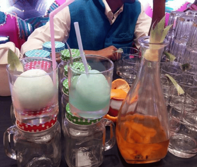 flaming-trio-drinq-variety-arts-mumbai