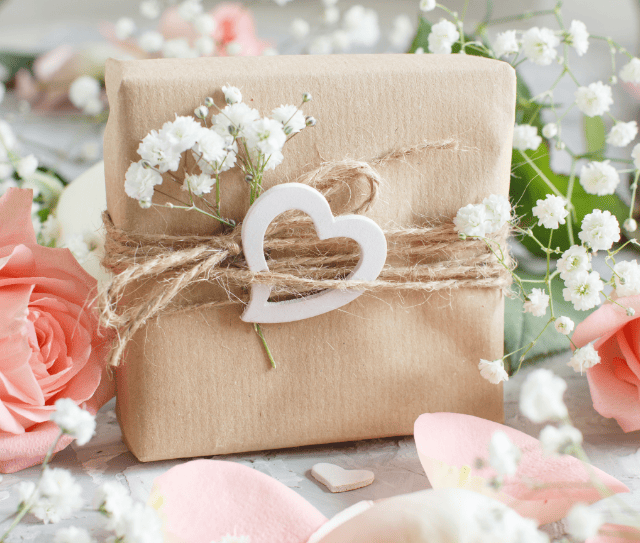 gift-box-with-roses-small-white-flowers-grey-background